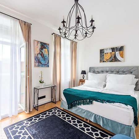 Luxury Apartment With A Balcony And A Terrace Prague Extérieur photo