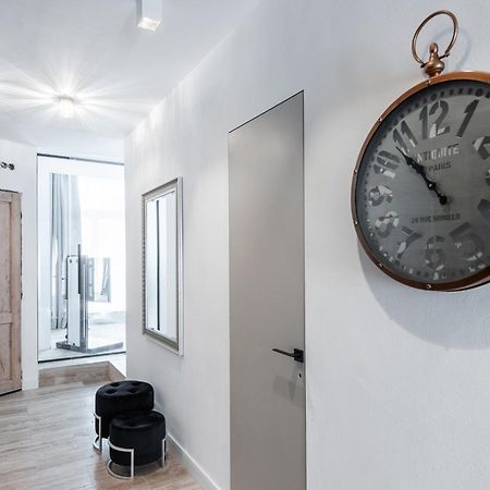 Luxury Apartment With A Balcony And A Terrace Prague Extérieur photo