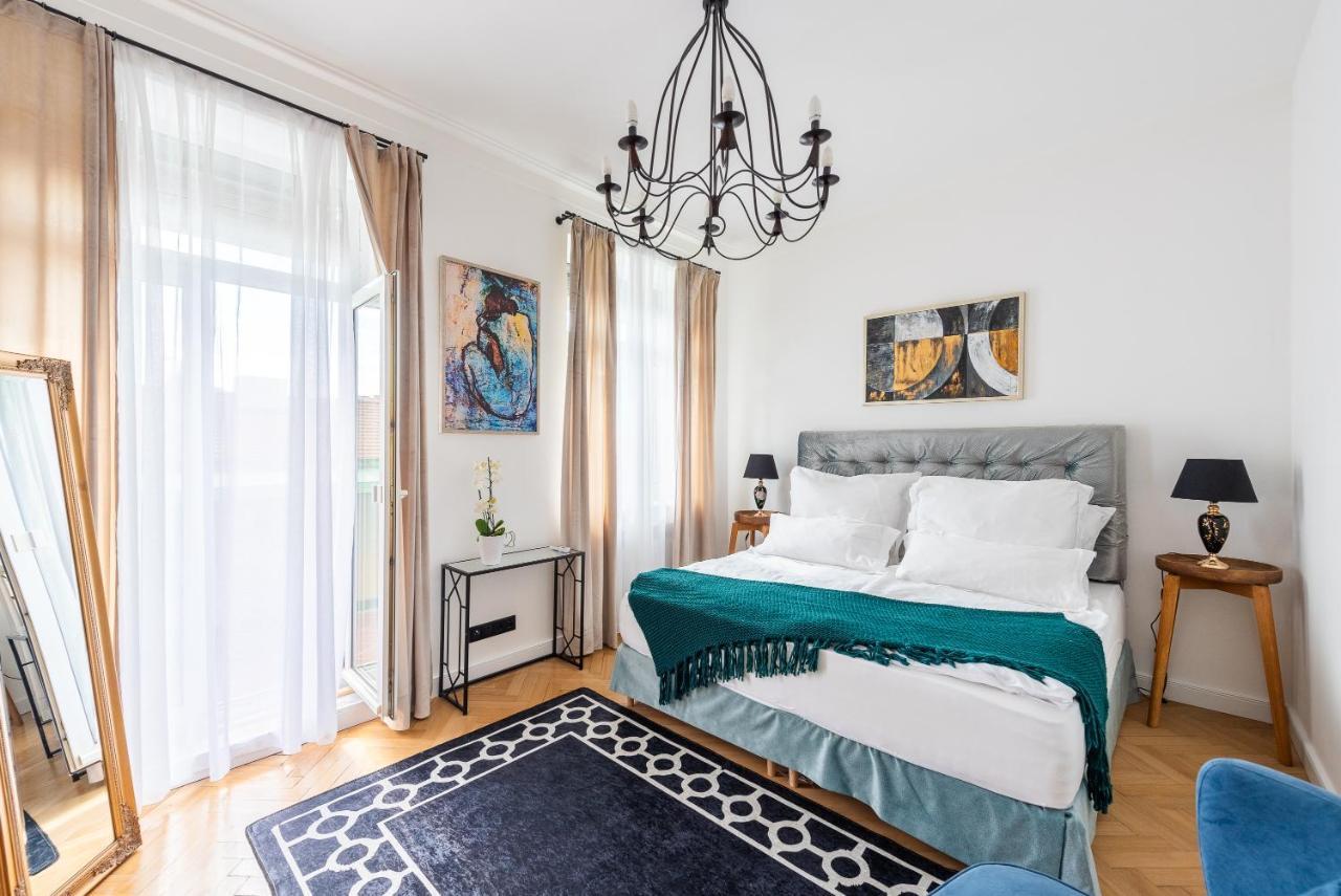 Luxury Apartment With A Balcony And A Terrace Prague Extérieur photo